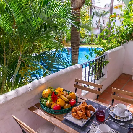 Ab Properties: Design Penthouse With Pool View In Marbella's Golden Mile Apartment *